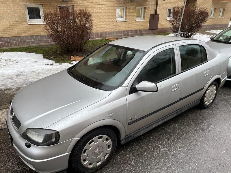 Begagnad 2003 Opel Astra Sedan | 25 000 kr (Marknadspris) - Bild 1/4
