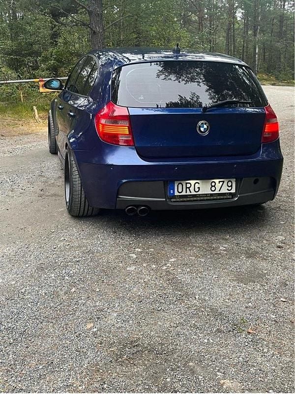 Blå Begagnad 2008 BMW 120 Advantage Halvkombi | 53 500 kr (Dyr) - Bild 1/4
