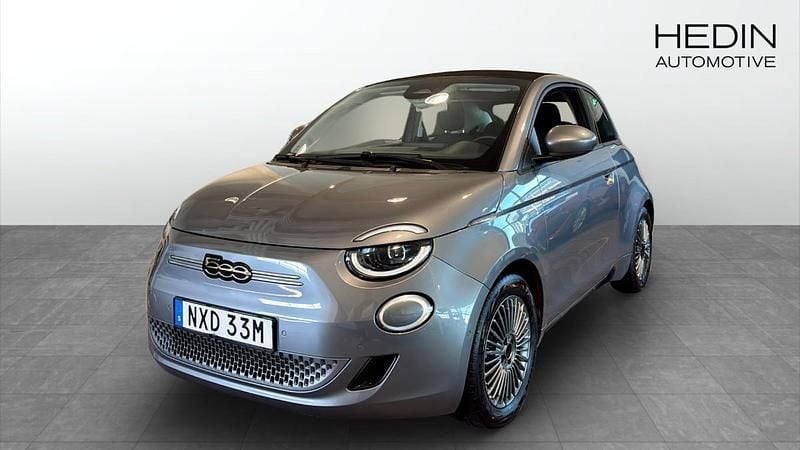 Svart Begagnad 2021 Fiat 500e Icon Cab | 199 900 kr - Bild 1/4