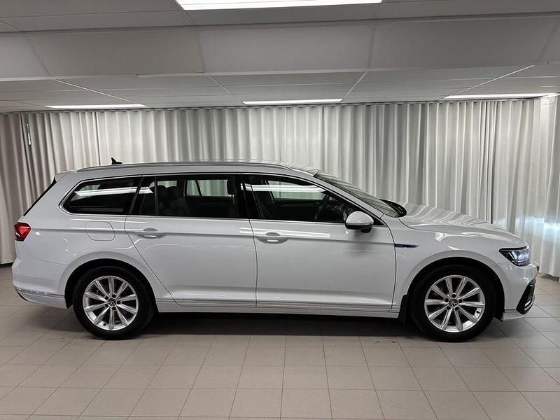 Begagnad VW Passat GTE 156 HK (114 kW) 2022 Vit Kombi