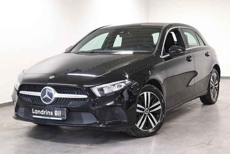Svart Begagnad 2021 Mercedes A250 Halvkombi | 299 000 kr (Marknadspris) - Bild 1/4