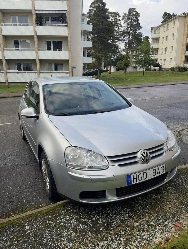 Silver Begagnad 2007 VW Golf V Trendline Halvkombi | 20 000 kr (Marknadspris) - Bild 1/4