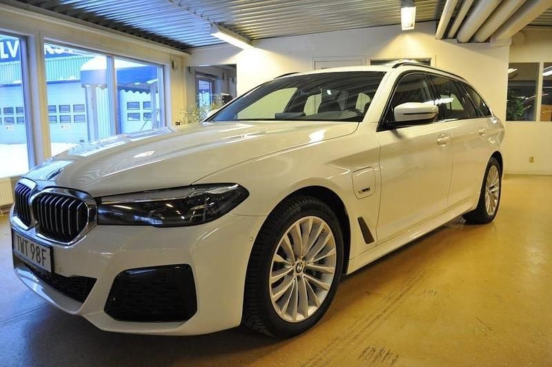 Begagnad BMW 530 M Sport 292 HK (214 kW) 2023 Alpinvit Kombi