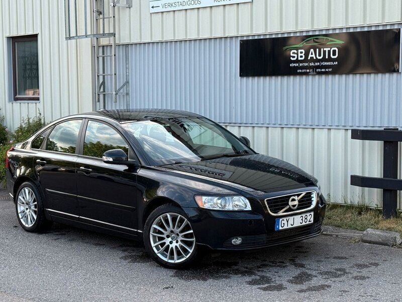 Svart Begagnad 2012 Volvo S40 Momentum Sedan | 69 990 kr (Marknadspris) - Bild 1/4