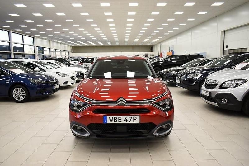Begagnad Citroën e-C4 Shine 100 kW (136 HK) 2023 Rödmetallic SUV
