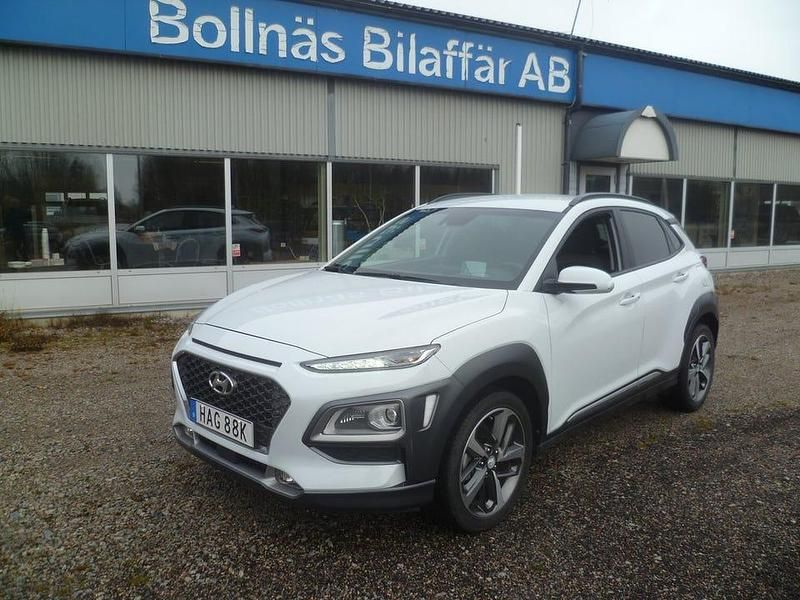 Vit Begagnad 2020 Hyundai Kona Premium SUV | 249 000 kr (Lite dyr) - Bild 1/4