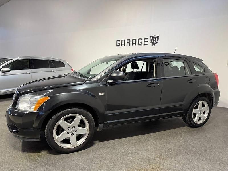 Begagnad Dodge Caliber 160 HK (117 kW) 2009 Svart Halvkombi