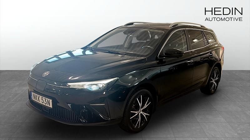 Svart (black) Begagnad 2022 MG MG5 EV Kombi | 269 900 kr - Bild 1/4