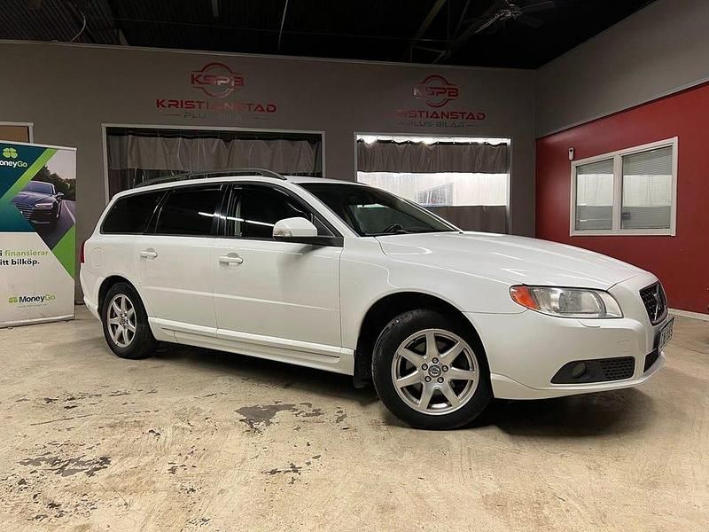 Vit Begagnad 2008 Volvo V70 Momentum Kombi | 44 900 kr (Marknadspris) - Bild 1/4
