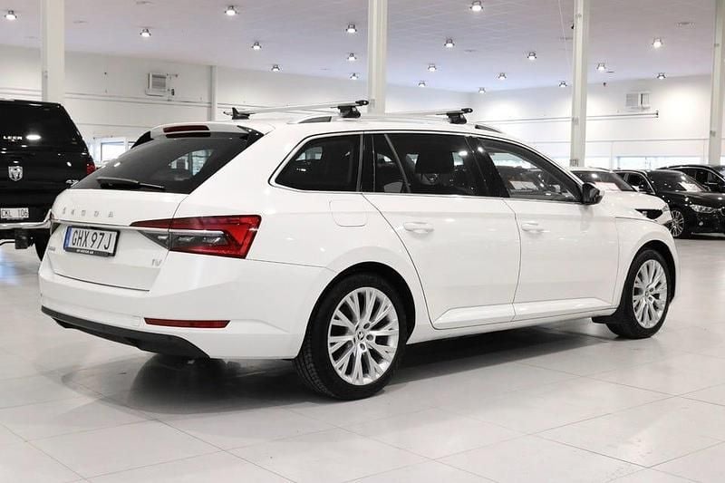 Begagnad Skoda Superb 218 HK (160 kW) 2021 Vit Kombi