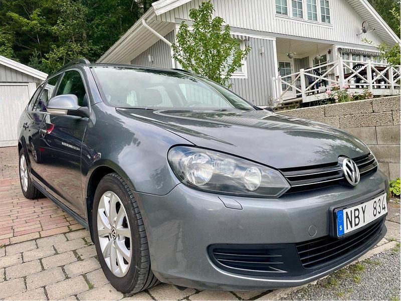 Grå Begagnad 2012 VW Golf VII Kombi | 55 000 kr (Marknadspris) - Bild 1/4