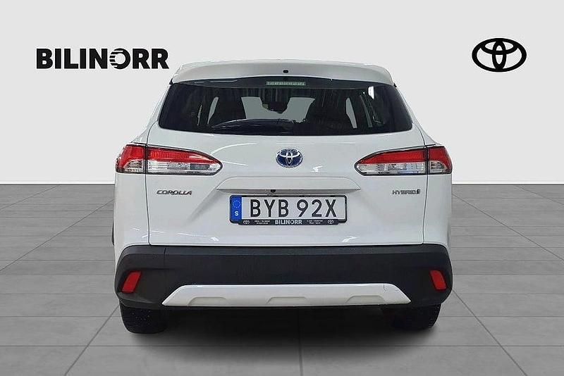 Begagnad Toyota Corolla Cross Active 197 HK (144 kW) 2024 Vit SUV
