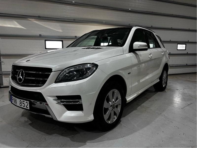 Vit Begagnad 2012 Mercedes ML350 AMG line SUV | 169 000 kr (Marknadspris) - Bild 1/4