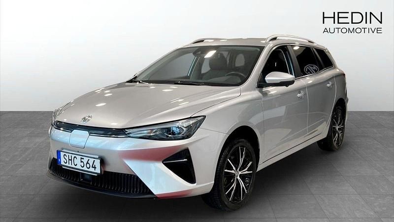 Grå (grey) Begagnad 2022 MG MG5 EV Kombi | 224 900 kr (Marknadspris) - Bild 1/4