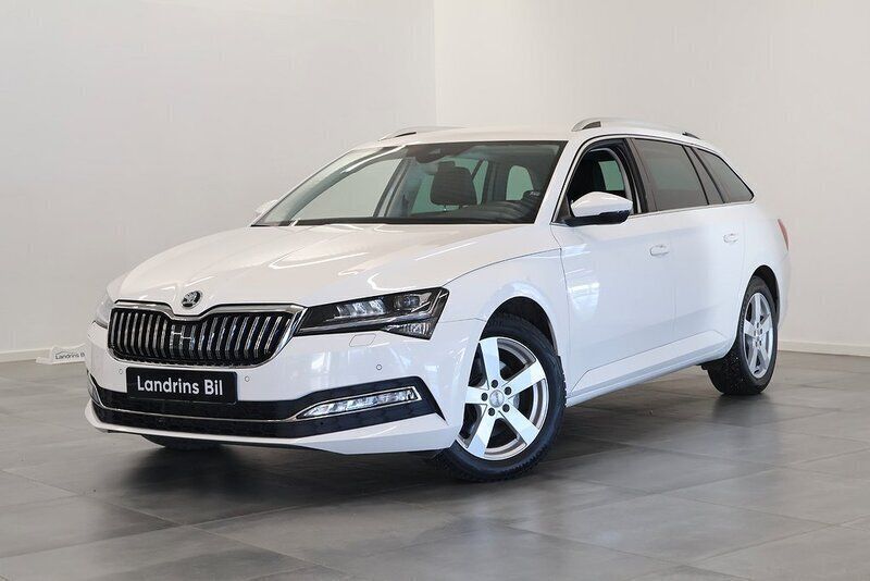 Vit Begagnad 2020 Skoda Superb Business Line Kombi | 289 900 kr (Marknadspris) - Bild 1/4
