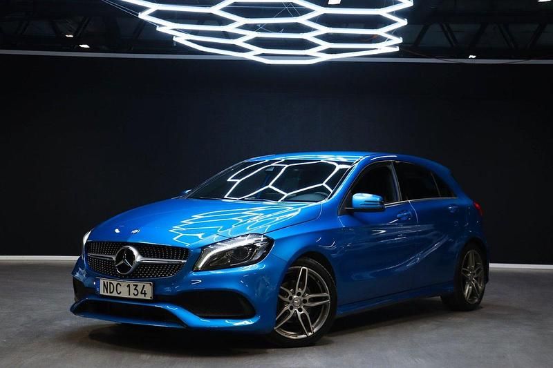 Blå Begagnad 2016 Mercedes A180 AMG Halvkombi | 149 900 kr (Marknadspris) - Bild 1/4