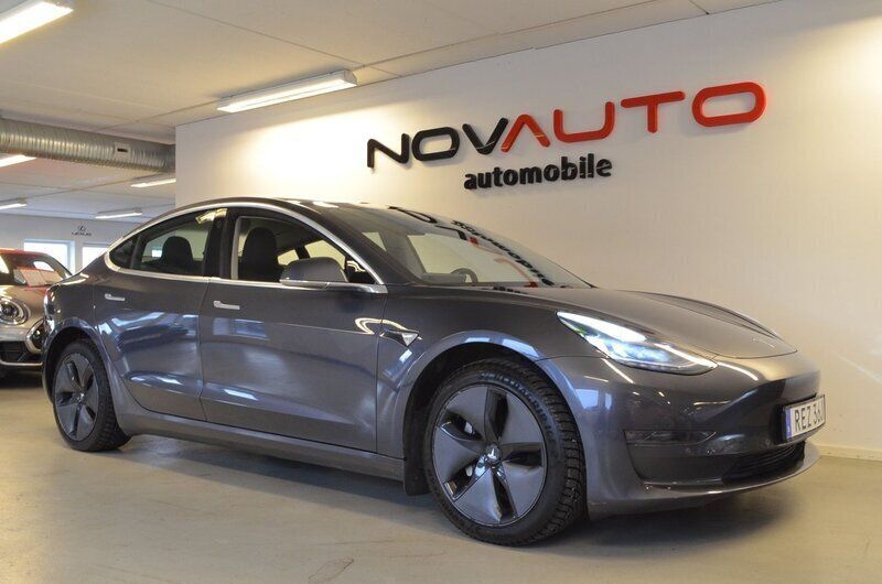 Midnight silver metallic Begagnad 2019 Tesla Model 3 Long Range Sedan | 374 900 kr - Bild 1/4