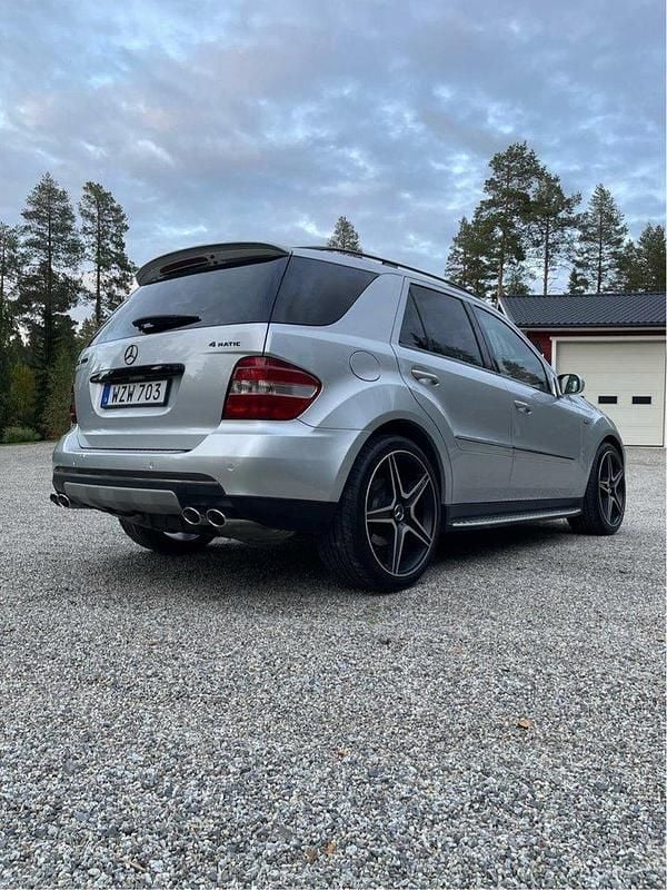 Silver Begagnad 2006 Mercedes ML500 SUV | 139 900 kr - Bild 1/4