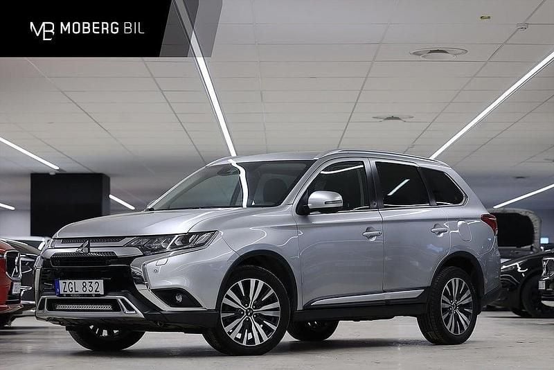Begagnad Mitsubishi Outlander 150 HK (110 kW) 2018 Silver SUV