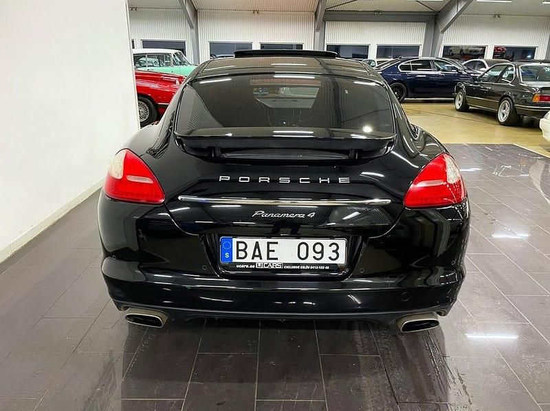 Begagnad Porsche Panamera Turbo 301 HK (221 kW) 2012 Svart Sedan