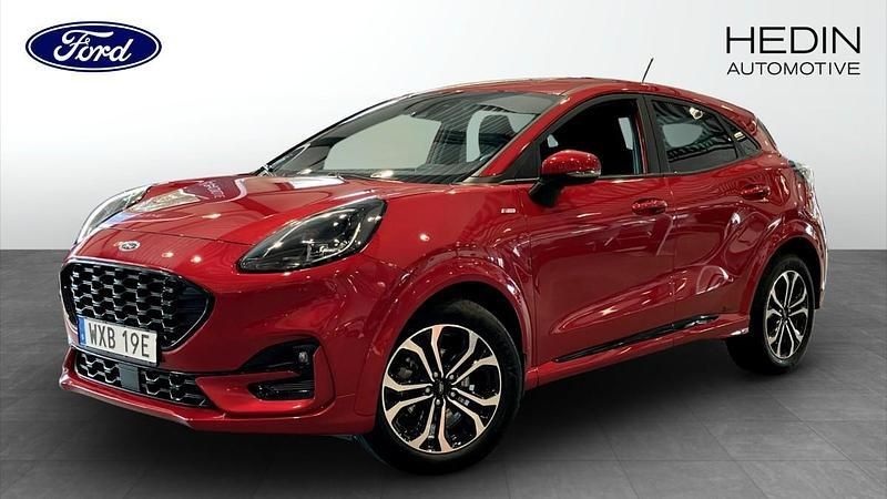 Röd (red) Begagnad 2022 Ford Puma ST-Line SUV | 219 900 kr (Marknadspris) - Bild 1/4