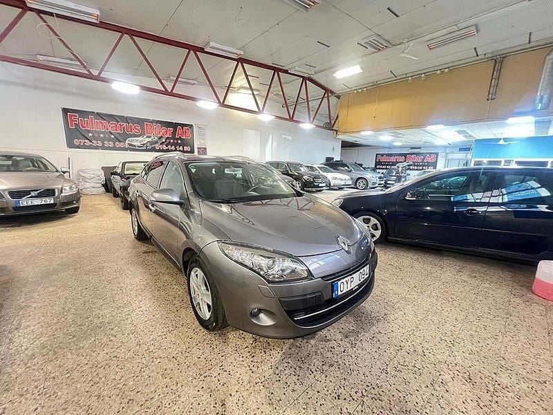 Grå Begagnad 2011 Renault Mégane GrandTour Kombi | 39 900 kr (Marknadspris) - Bild 1/4