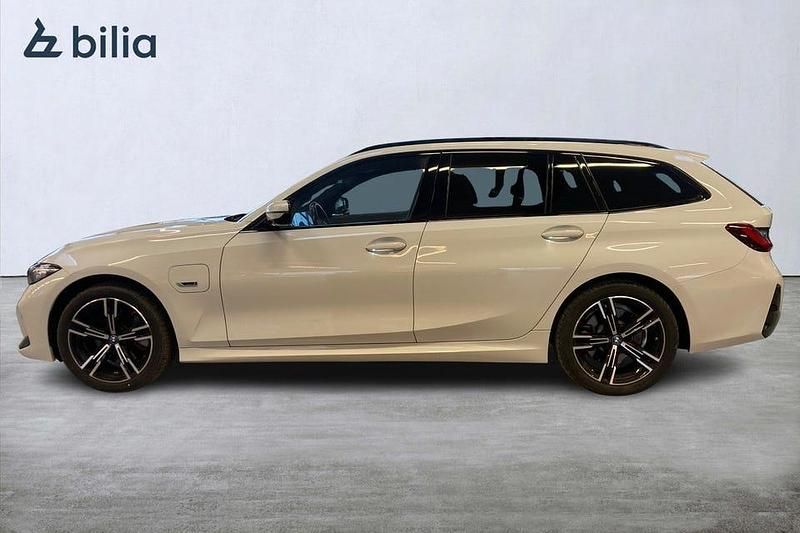 Begagnad BMW 330 M Sport 292 HK (214 kW) 2023 Vit Kombi