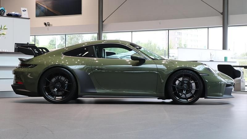 Begagnad Porsche 911 517 HK (380 kW) 2021 Mörkgrön