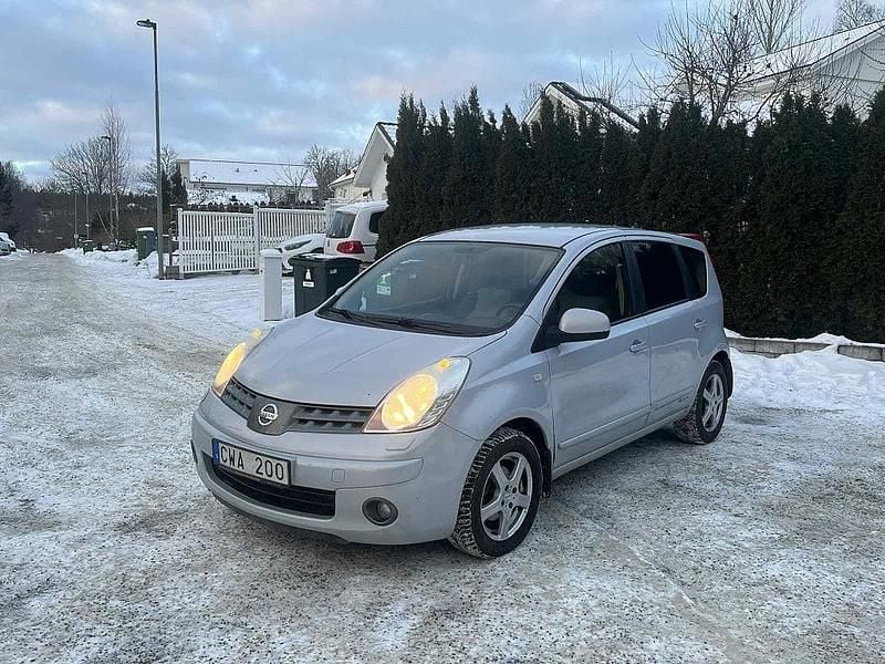 Begagnad Nissan Note 88 HK (64 kW) 2007 Silver Halvkombi