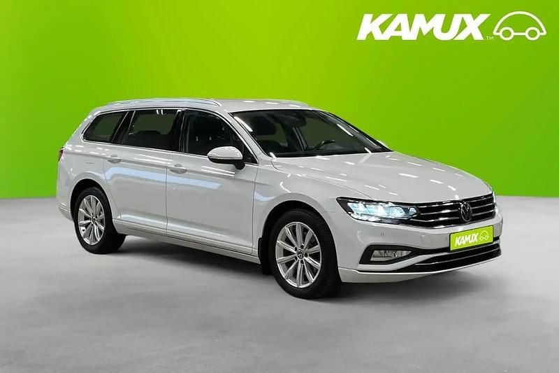 Vit Begagnad 2022 VW Passat Kombi | 194 900 kr (Superpris) - Bild 1/4