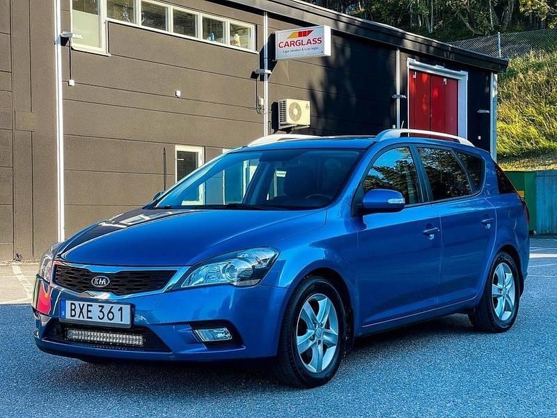Blå Begagnad 2010 Kia Ceed Sportswagon EX Kombi | 69 900 kr (Bra pris) - Bild 1/4