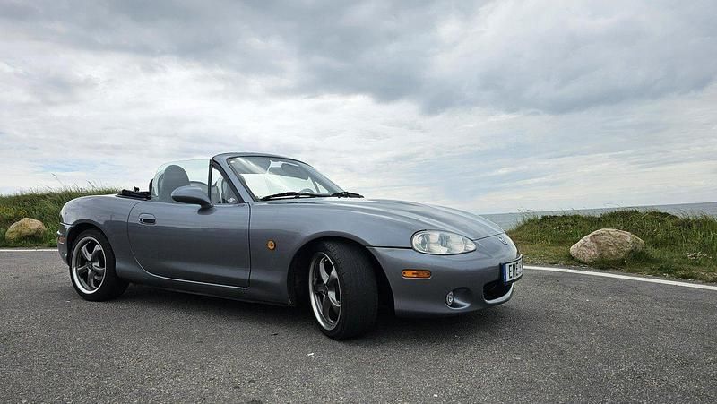 Grå Begagnad 2004 Mazda MX5 Cab | 63 500 kr (Lite dyr) - Bild 1/4