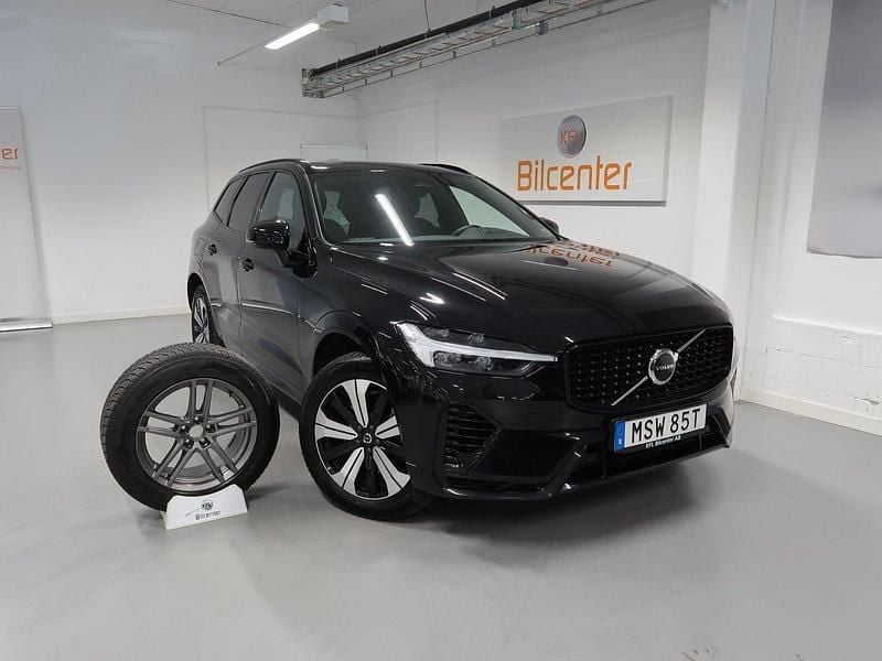 Svart Begagnad 2022 Volvo XC60 R-Design SUV | 489 900 kr (Marknadspris) - Bild 1/3