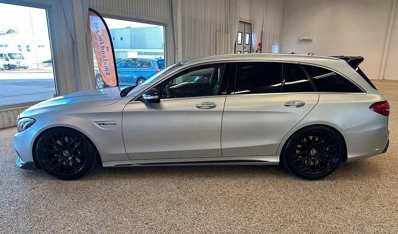 Silver Begagnad 2017 Mercedes C63 AMG AMG Kombi | 475 000 kr (Marknadspris) - Bild 1/4