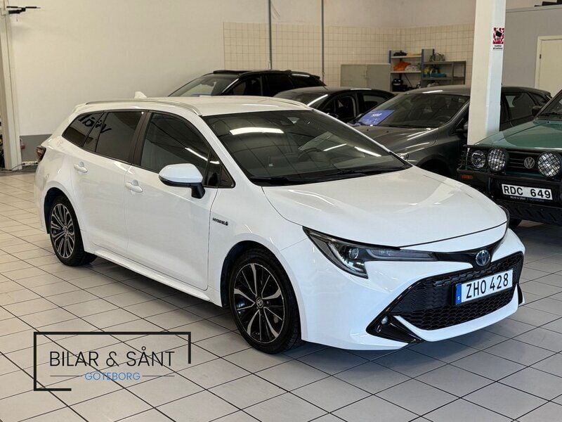 Vit Begagnad 2020 Toyota Corolla Sport Kombi | 159 900 kr (Bra pris) - Bild 1/4