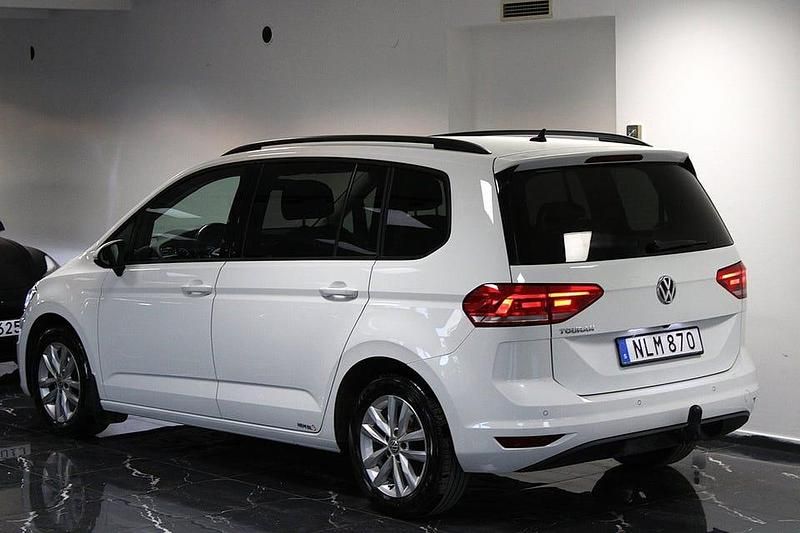 Begagnad VW Touran 110 HK (80 kW) 2018 Vit Minibuss