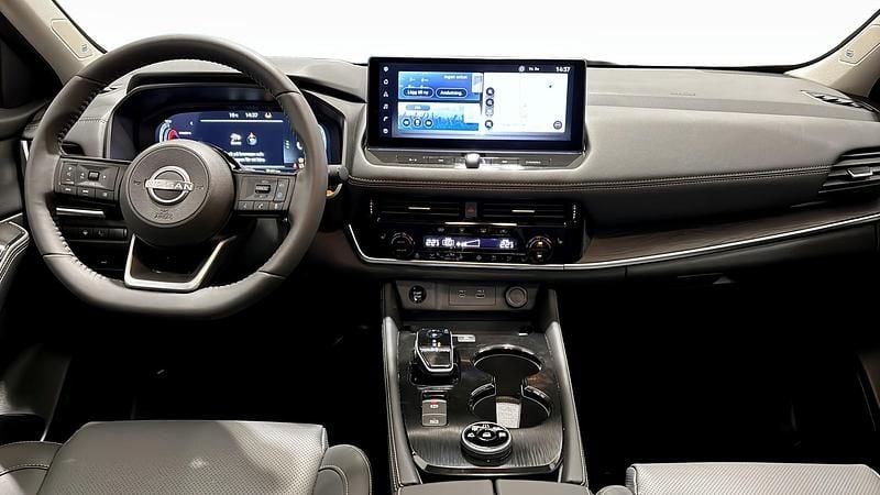 Begagnad Nissan X-Trail Tekna+ 214 HK (157 kW) 2025 Svart SUV