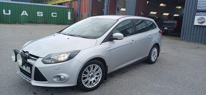 Grå Begagnad 2012 Ford Focus Titanium Kombi | 48 000 kr (Marknadspris) - Bild 1/4