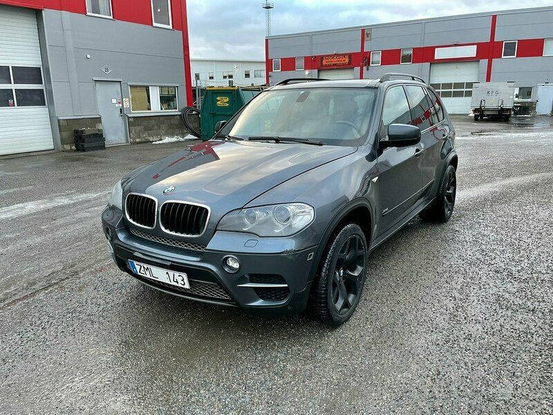 Begagnad BMW X5 Sport Line 306 HK (225 kW) 2012 Mörkgrå SUV