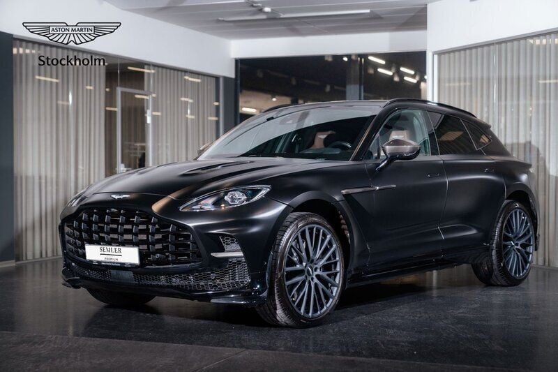 Svart (jet black satin) Begagnad 2023 Aston Martin DBX 707 SUV | 2 165 000 kr - Bild 1/4