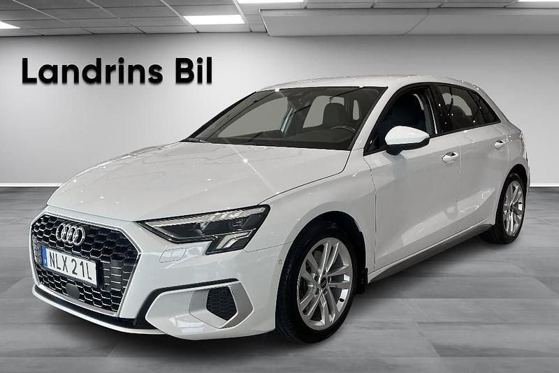 Vit Begagnad 2021 Audi A3 Sportback Halvkombi | 234 300 kr (Marknadspris) - Bild 1/4
