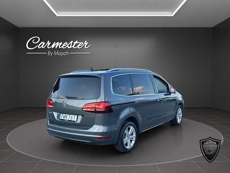 Begagnad VW Sharan 150 HK (110 kW) 2019 Mörkgrå (grå) Minibuss