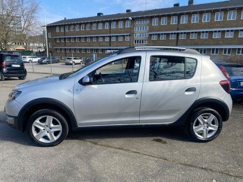 Silver Begagnad 2013 Dacia Sandero Stepway Halvkombi | 49 900 kr (Marknadspris) - Bild 1/4