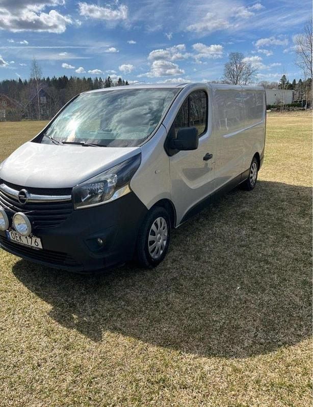 Grå Begagnad 2016 Opel Vivaro Van | 115 000 kr (Marknadspris) - Bild 1/4