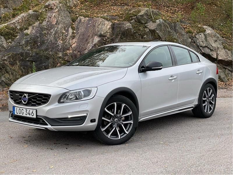Silver Begagnad 2016 Volvo S60 CC Summum Sedan | 194 500 kr (Marknadspris) - Bild 1/4