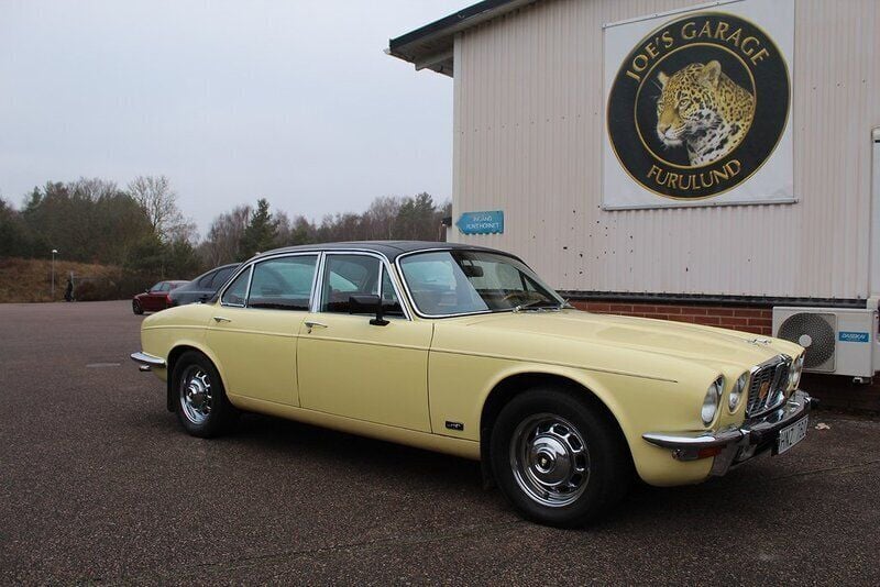 Gul Begagnad 1975 Jaguar XJ Sedan | 149 000 kr - Bild 1/4