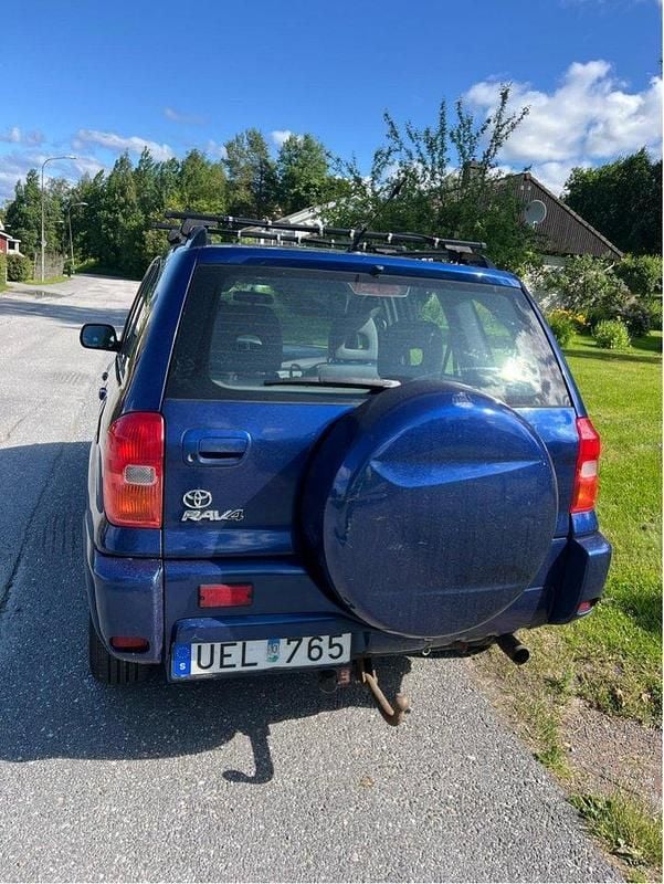 Blå Begagnad 2003 Toyota RAV4 SUV | 36 000 kr (Bra pris) - Bild 1/4