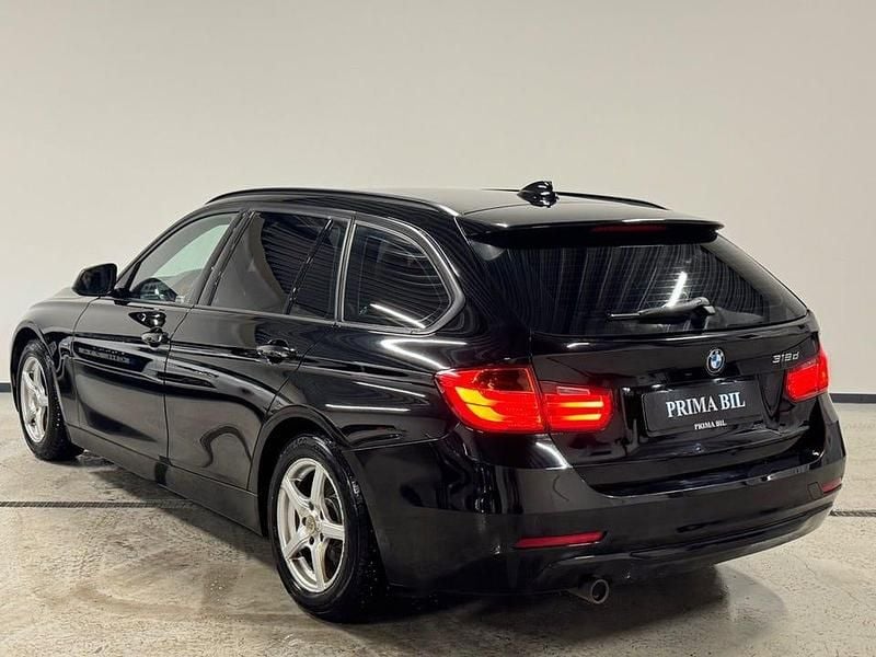 Begagnad BMW 318 Sport Line 143 HK (105 kW) 2013 Svart Kombi