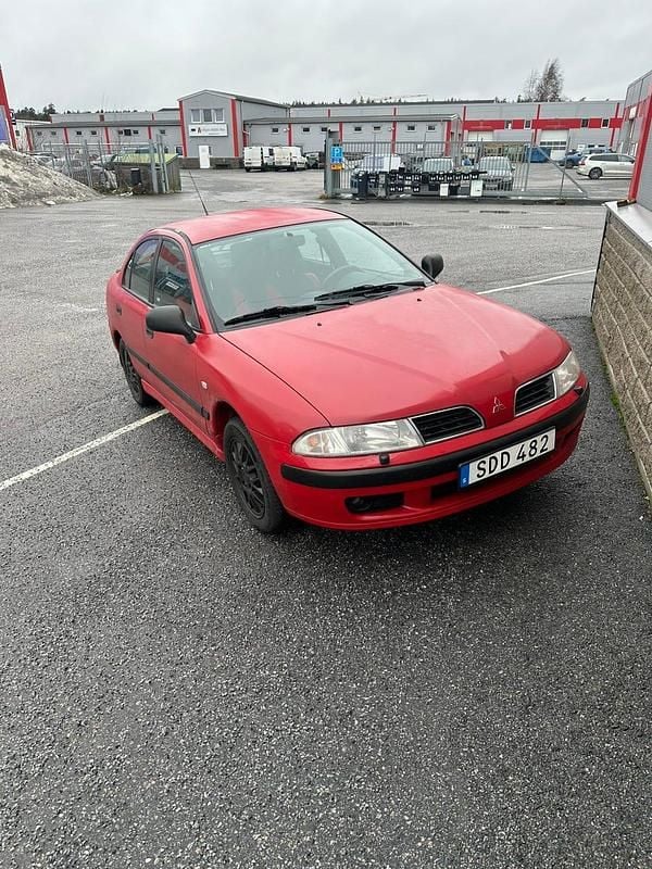 Begagnad 2001 Mitsubishi Carisma Halvkombi | 6 000 kr - Bild 1/4