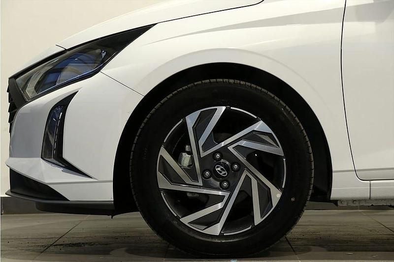 Ny Hyundai i20 Essential 84 HK (61 kW) 2025 Atlas white Halvkombi